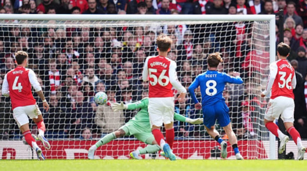 Thua sốc Bournemouth, Arsenal hụt hơi trong cuộc đua vô địch