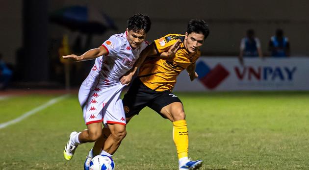 Nguyễn Ngọc Mỹ nén đau ra sân vì Thanh Hóa