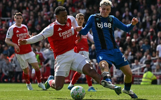 Hargreaves khẳng định chỉ 2 cầu thủ Arsenal chơi đúng sức