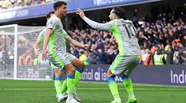Owen tin Arsenal vẫn vô địch dù Man City áp sát
