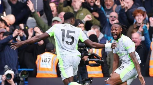 Bản lĩnh kẻ đi săn giúp Man City dồn ép Arsenal