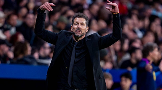 Simeone trừng phạt sai lầm hệ thống của Hansi Flick
