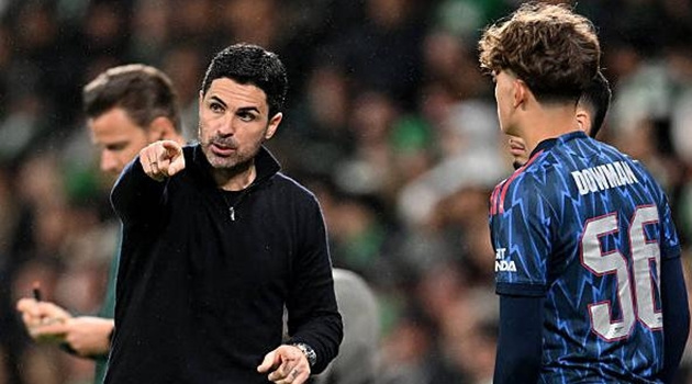 Đã đến lúc Arteta dùng sự ngây thơ của Dowman cứu Arsenal