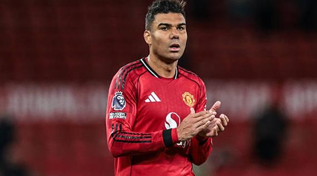 Carrick chớ phá hỏng hàng thủ MU bằng Casemiro