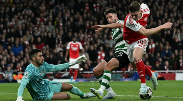 Vieira hiến kế giúp hàng công Arsenal vượt khó