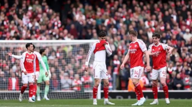 Cơ hội vô địch của Man City tăng vọt trước ngày đại chiến Arsenal