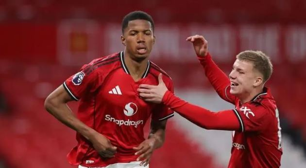 Chido Obi chứng minh vị thế số 9 tương lai của Man Utd