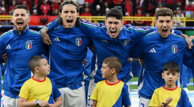 Người Ý không cần đường tắt để đến World Cup