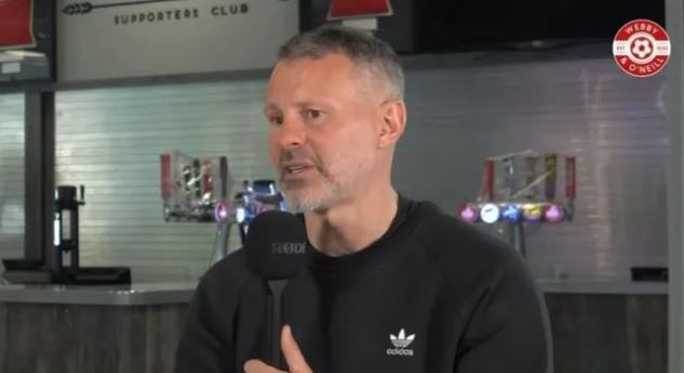 Giggs khen Adam Wharton trông giống một cầu thủ MU