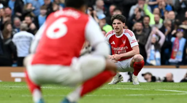 Paul Merson khẳng định Arsenal sẽ dâng cúp nếu thua Newcastle