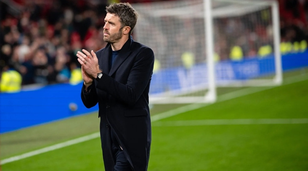 Michael Carrick là sự kết hợp giữa Louis van Gaal và Sir Alex