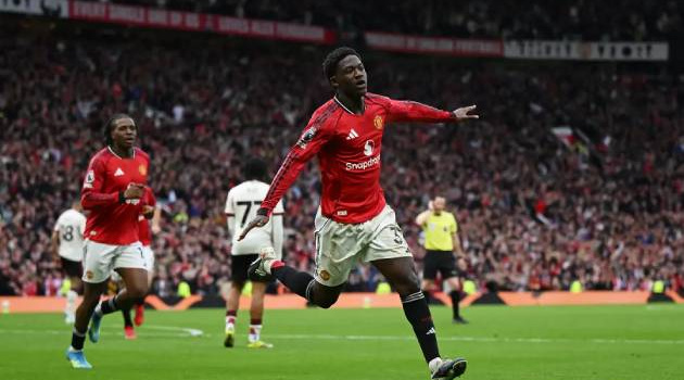 Hạ Liverpool, Mainoo được CĐV MU tặng bài hát riêng