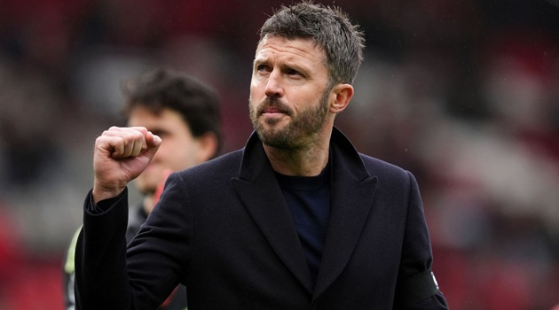 Cú hích 100 triệu bảng giúp MU giữ chân Michael Carrick
