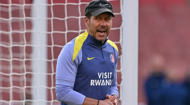 Atletico Madrid khiếu nại UEFA vụ bị đốt pháo hoa trước trận Arsenal