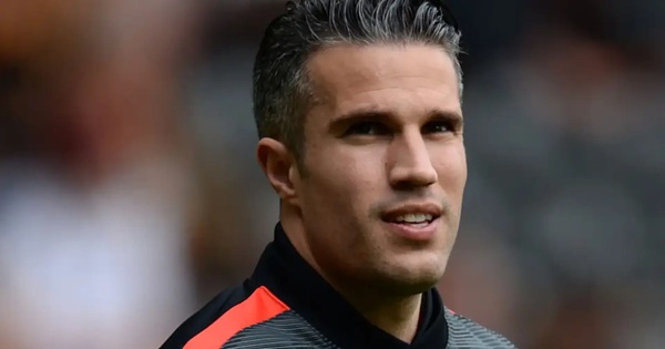 Bị Liverpool nhắm trợ lý số 1, Van Persie lên tiếng