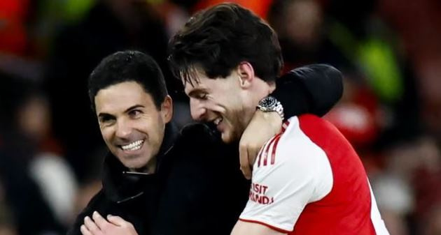 Carragher chỉ ra thay đổi chiến thuật vàng giúp Arsenal hồi sinh