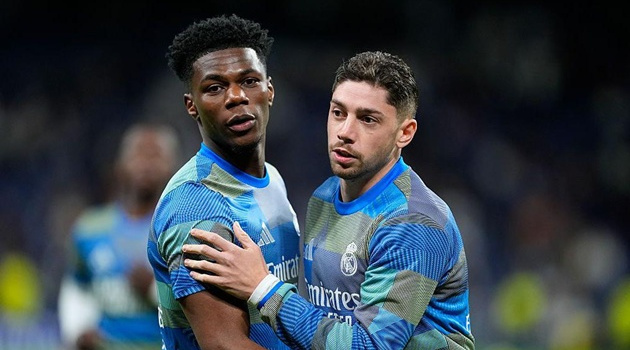 Phòng thay đồ Real Madrid đang là một thùng thuốc súng