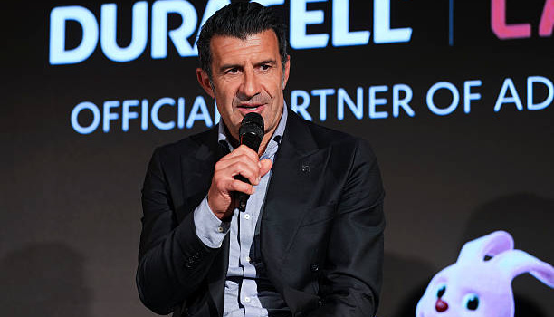 Luis Figo lên tiếng về bê bối phòng thay đồ Real Madrid