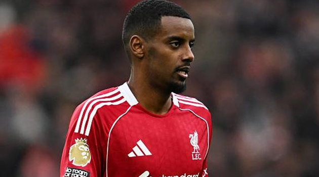 Arne Slot báo tin vui về Isak trước trận gặp Chelsea
