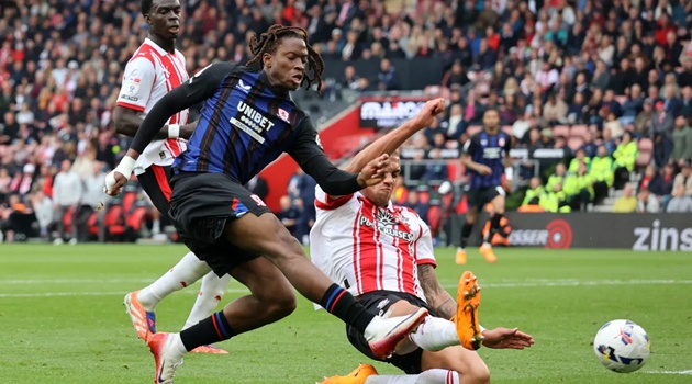Southampton bị bắt quả tang quay lén buổi tập của Middlesbrough