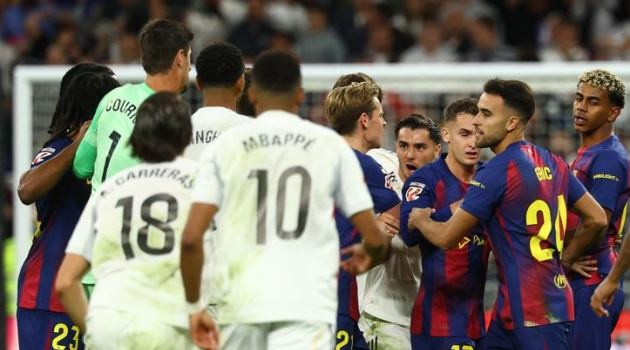 Soi trận Barcelona vs Real Madrid: Một điểm để đăng quang
