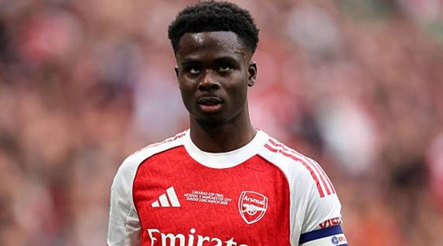 Saka được Micah Richards ca ngợi nhờ bản lĩnh ở trận cầu đinh