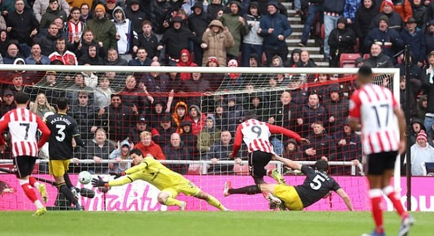 Lammens chơi xuất thần, cứu Man Utd thoát thua Sunderland