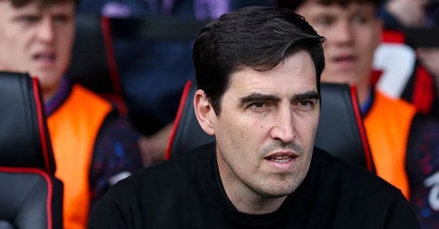Crystal Palace nuôi hy vọng giật HLV Andoni Iraola trước mũi Chelsea