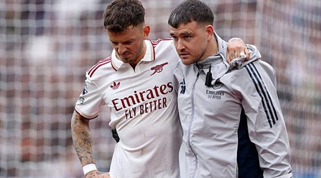 Arsenal xáo trộn đội hình vì chấn thương của Ben White