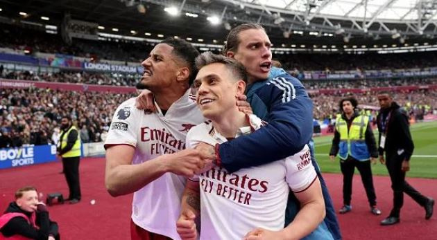 Gary Neville: Tên Arsenal đã được khắc trên cúp vô địch