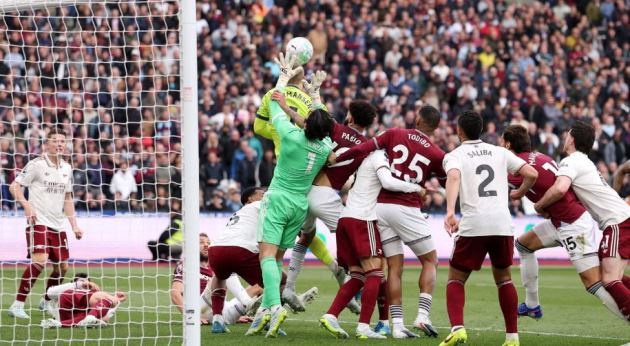 Khúc cua định mệnh giúp Arsenal tiến sát cúp vô địch