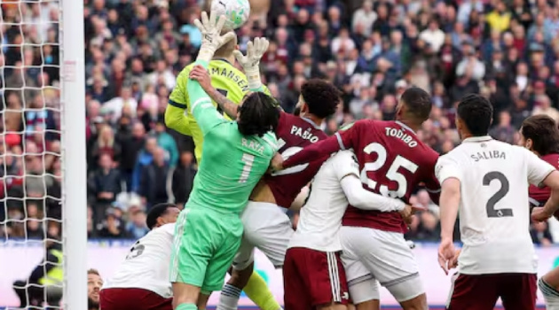 West Ham khiếu nại PGMO vụ VAR tước bàn trước Arsenal