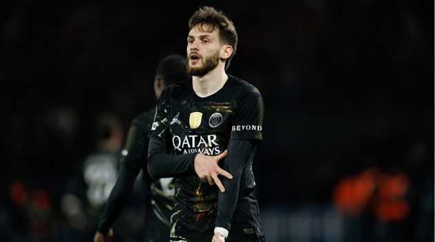 Arsenal cần bán bộ đôi trụ cột để chiêu mộ Kvaratskhelia