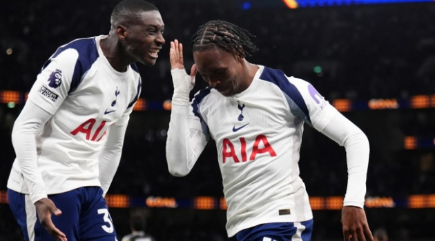 Mathys Tel lập siêu phẩm, Tottenham đánh rơi chiến thắng trước Leeds