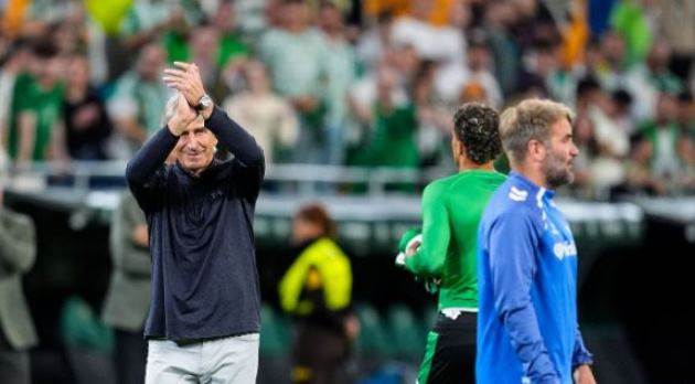 Đánh bại 10 người của Elche, Betis chắc suất dự C1