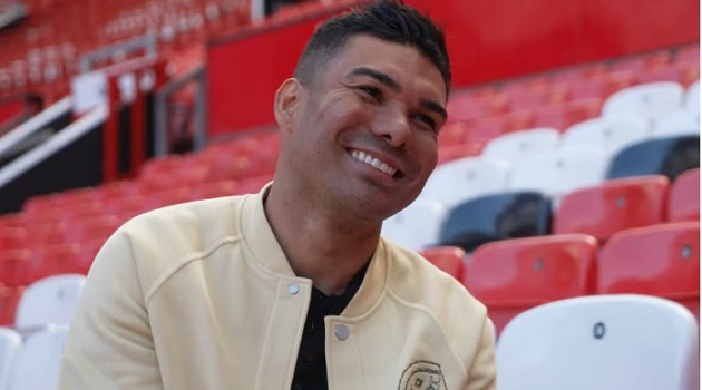 Casemiro nêu lý do Carrick xứng đáng ở lại