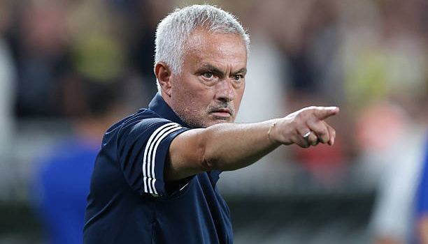 Nước cờ rủi ro của Real Madrid trên bàn đàm phán với Mourinho