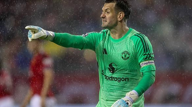 Man Utd chốt gia hạn hợp đồng với Tom Heaton