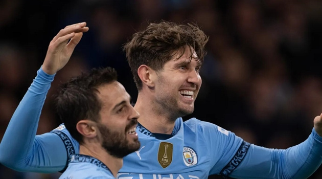 Stones và Silva được Man City vinh danh đặc biệt
