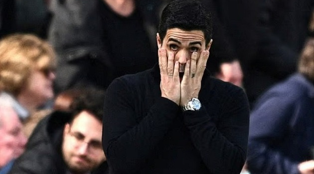 Arteta đau đầu với cánh phải Arsenal