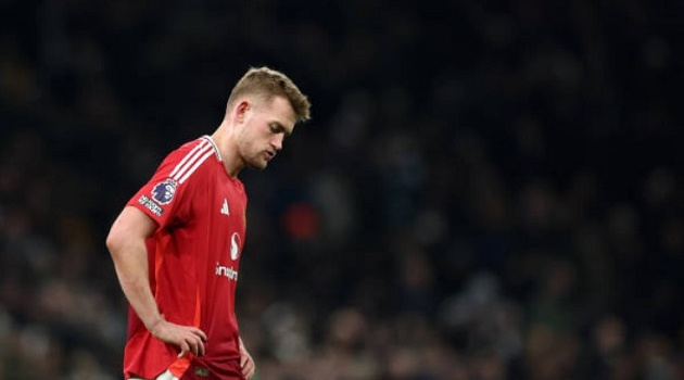 De Ligt phẫu thuật lưng, Man Utd thêm lo