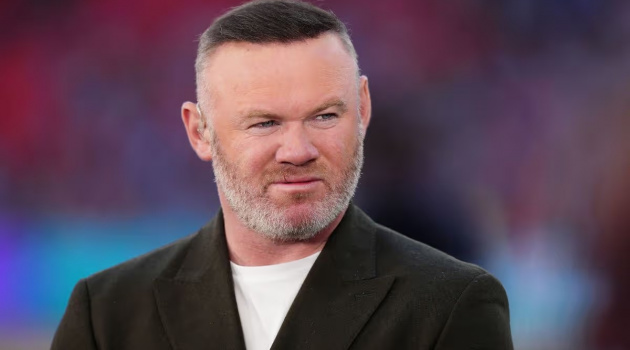 Cản cú sút của Pickford, Rooney nguy cơ lên bàn mổ