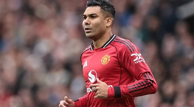 Man Utd giăng biểu ngữ tri ân Casemiro tại Old Trafford