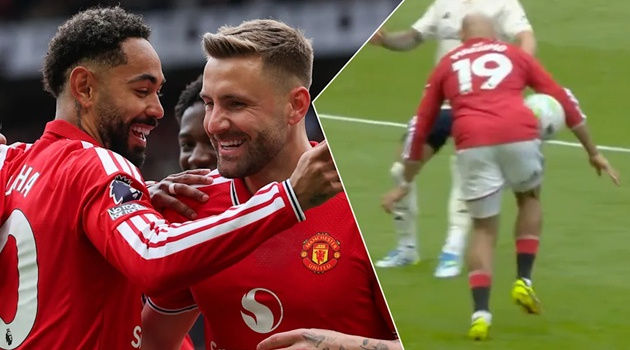 Trọng tài có lý khi công nhận bàn thắng chạm tay của Man Utd