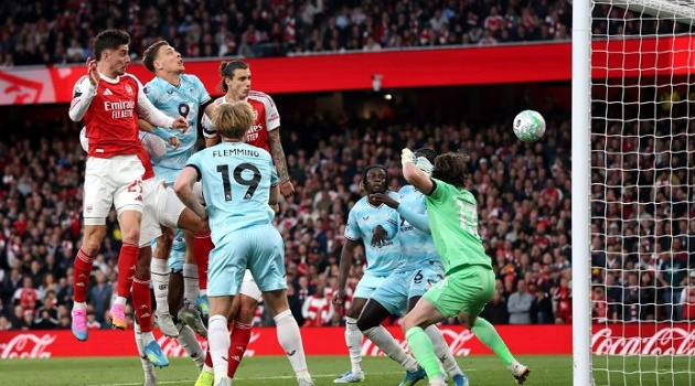 Havertz đưa Arsenal vượt qua sức ép