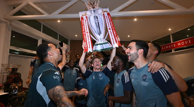 Xưng vương sớm giúp Arsenal rảnh tay quyết đấu PSG