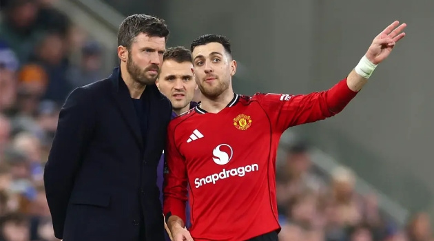Carrick giục MU giữ chân Dalot trước sự nhòm ngó của Real