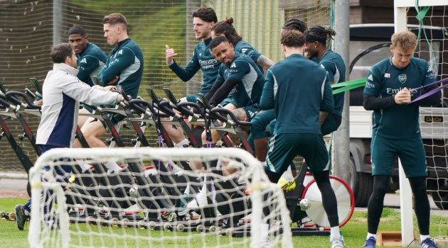Arsenal vắng 5 ngôi sao trong buổi tập trước vòng cuối Ngoại hạng Anh