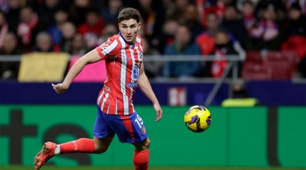 Arsenal được khuyên tất tay vì Julian Alvarez