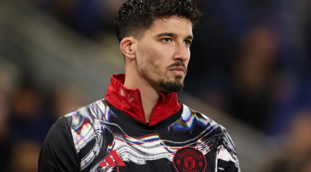 Bayindir bóng gió về chuyện rời Man Utd